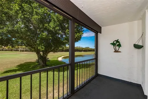 9811 N Hollybrook Lake Drive Pembroke Pines FL 33025
