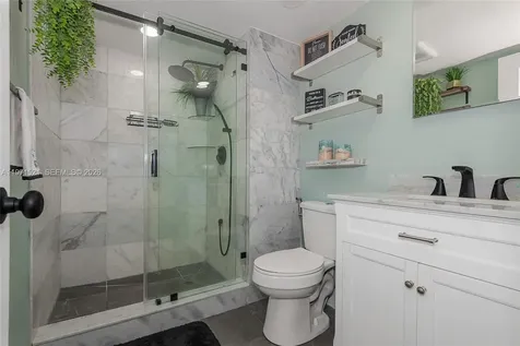 9811 N Hollybrook Lake Drive Pembroke Pines FL 33025