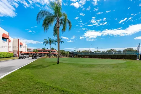 9811 N Hollybrook Lake Drive Pembroke Pines FL 33025