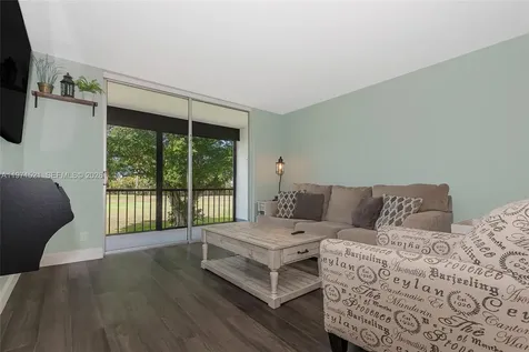 9811 N Hollybrook Lake Drive Pembroke Pines FL 33025
