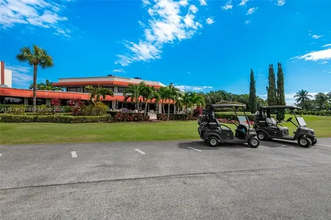 9811 N Hollybrook Lake Drive Pembroke Pines FL 33025