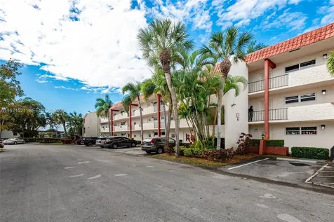9811 N Hollybrook Lake Drive Pembroke Pines FL 33025