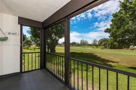 9811 N Hollybrook Lake Drive Pembroke Pines FL 33025