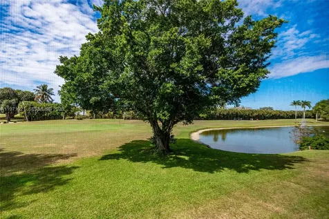 9811 N Hollybrook Lake Drive Pembroke Pines FL 33025