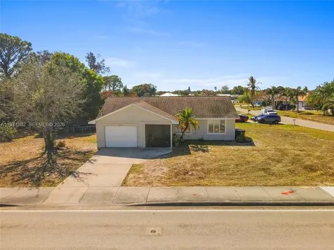 1526 SE Port St Lucie Boulevard Port St. Lucie FL 34952