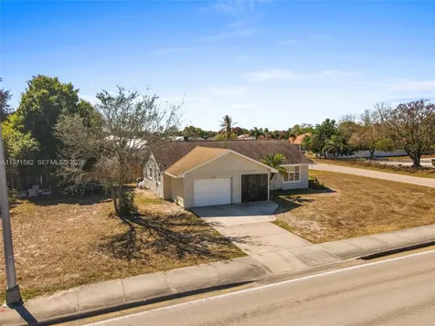 1526 SE Port St Lucie Boulevard Port St. Lucie FL 34952
