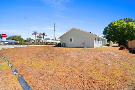 1526 SE Port St Lucie Boulevard Port St. Lucie FL 34952