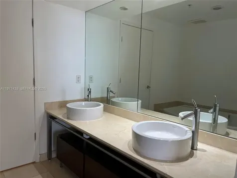16275 Collins Avenue Sunny Isles Beach FL 33160