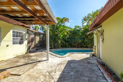 4582 Royal Palm Avenue Miami Beach FL 33140