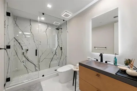 16001 Collins Avenue Sunny Isles Beach FL 33160