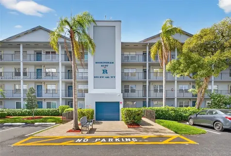 900 SW 125th Way Pembroke Pines FL 33027