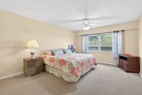 900 SW 125th Way Pembroke Pines FL 33027