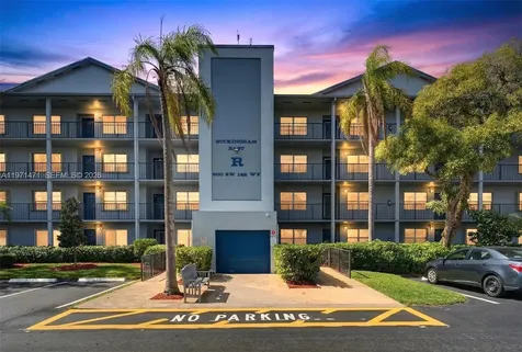 900 SW 125th Way Pembroke Pines FL 33027