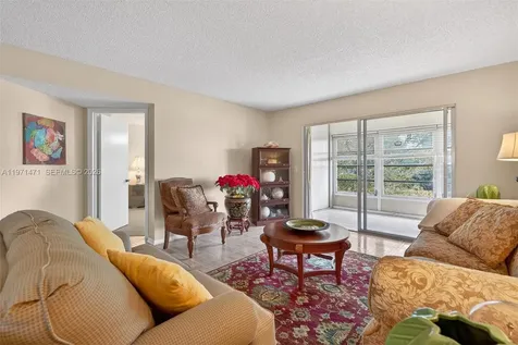 900 SW 125th Way Pembroke Pines FL 33027