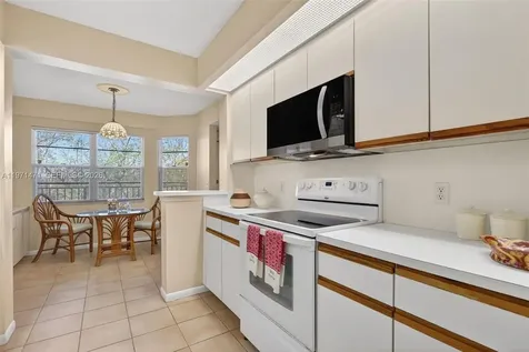 900 SW 125th Way Pembroke Pines FL 33027