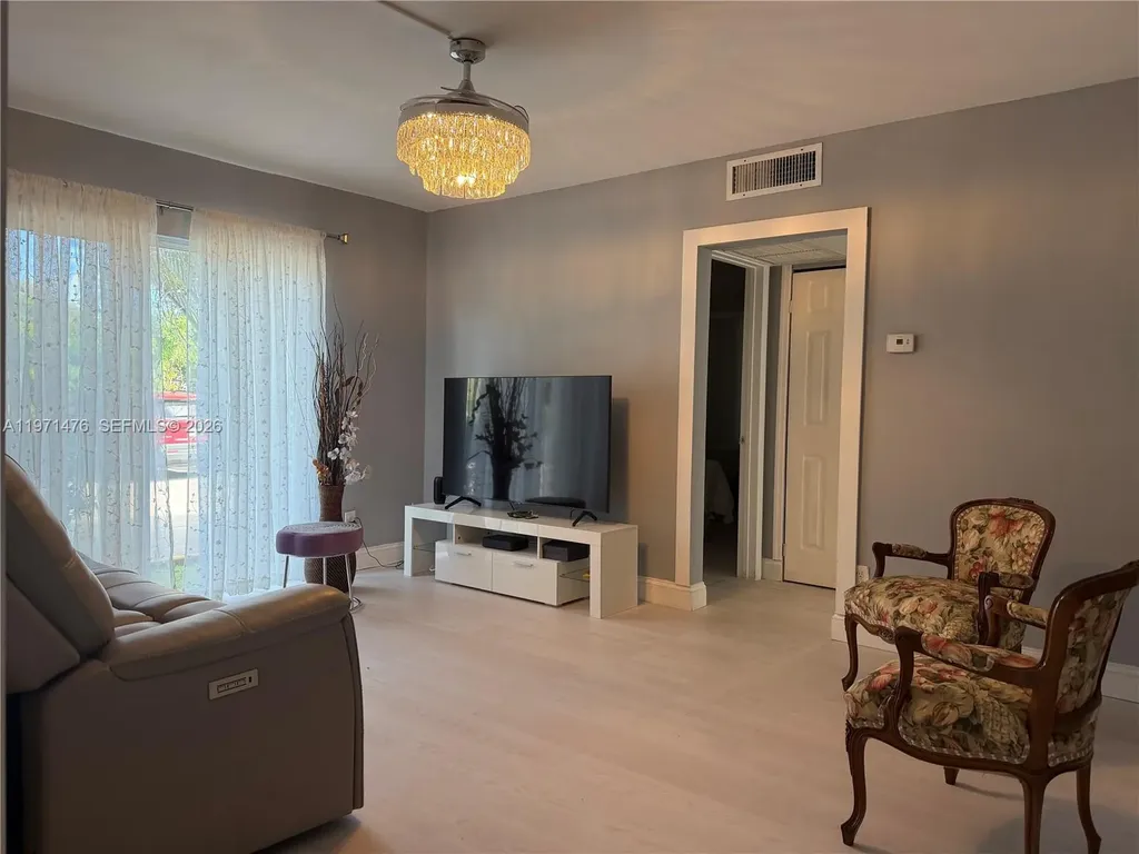 5270 NE 6th Avenue Oakland Park FL 33334
