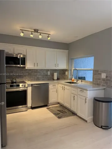5270 NE 6th Avenue Oakland Park FL 33334