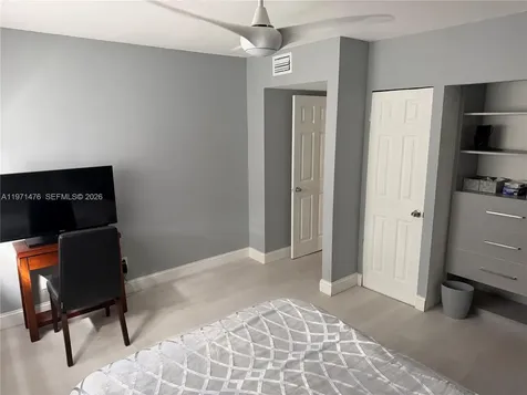 5270 NE 6th Avenue Oakland Park FL 33334