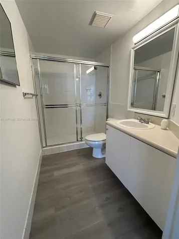 5085 NW 7th Street Miami FL 33126