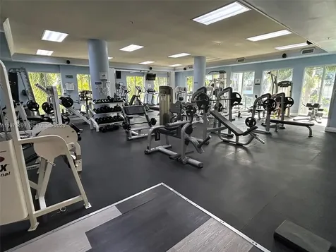 5085 NW 7th Street Miami FL 33126