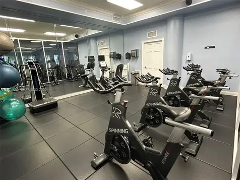 5085 NW 7th Street Miami FL 33126