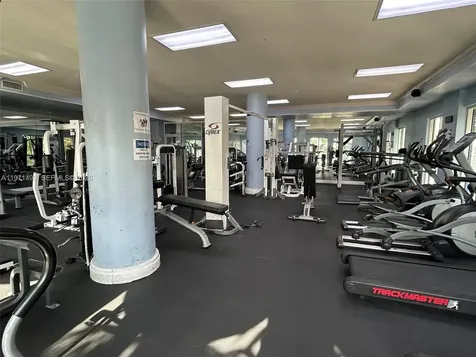 5085 NW 7th Street Miami FL 33126