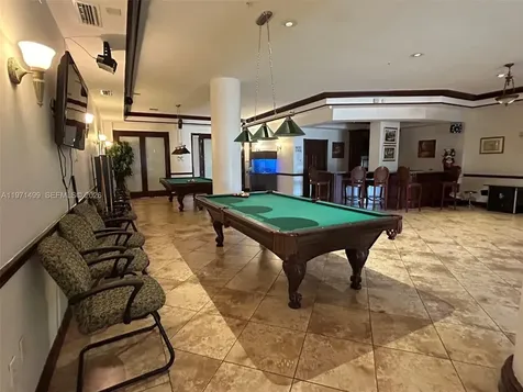 5085 NW 7th Street Miami FL 33126