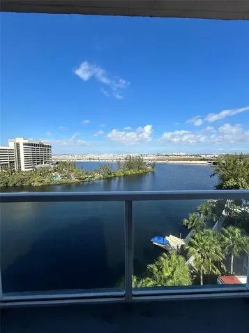 5085 NW 7th Street Miami FL 33126