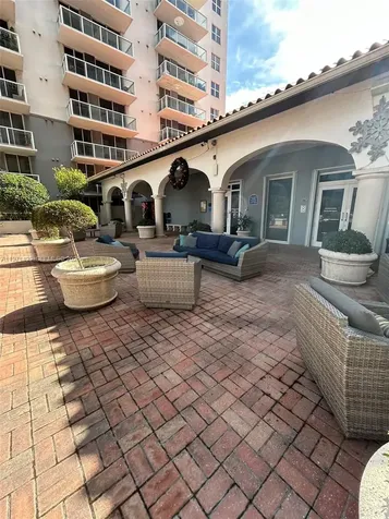 5085 NW 7th Street Miami FL 33126