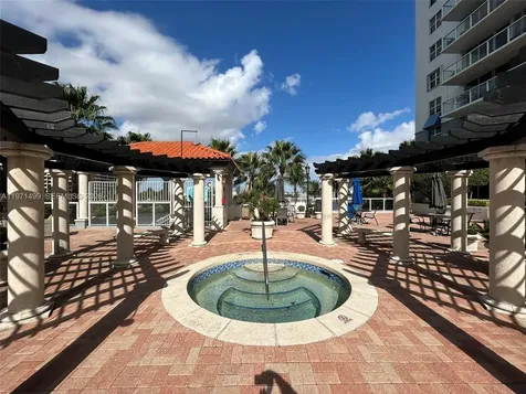5085 NW 7th Street Miami FL 33126