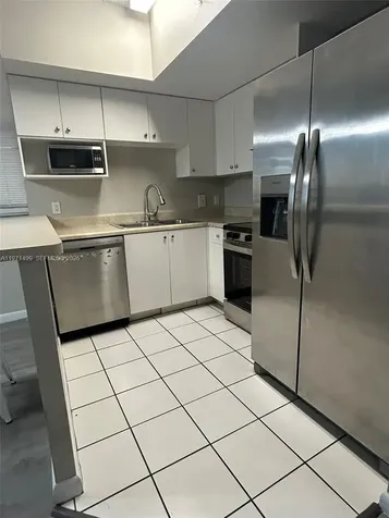 5085 NW 7th Street Miami FL 33126
