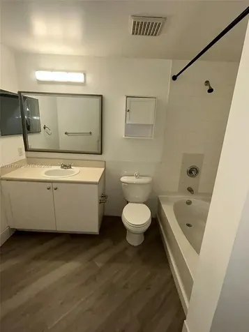 5085 NW 7th Street Miami FL 33126