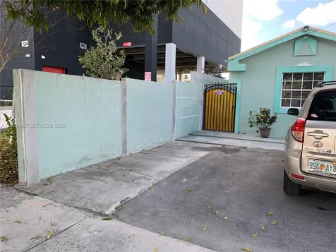 3560 NW 35th Street Miami FL 33142
