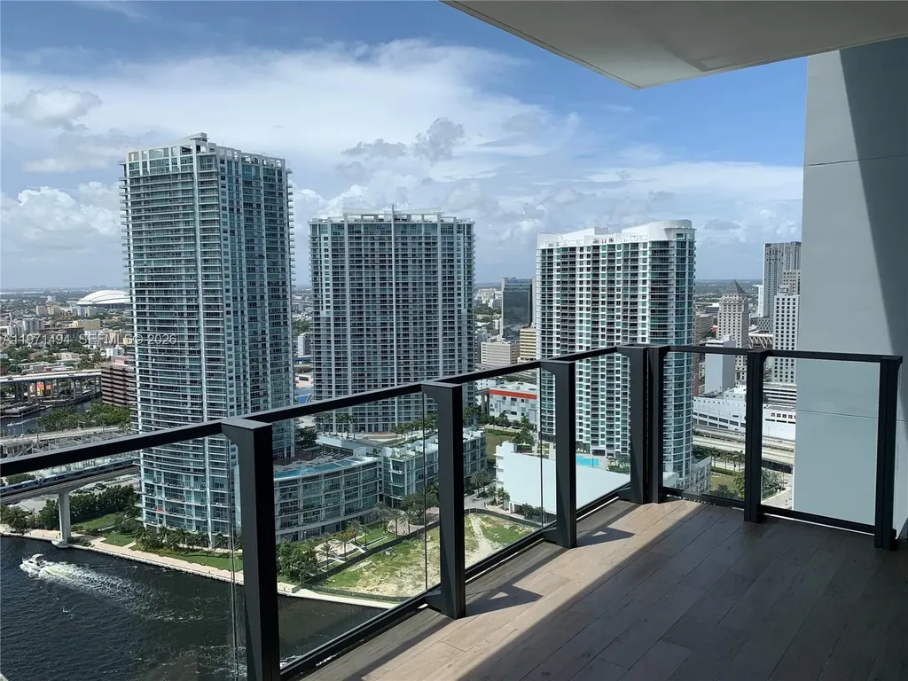 68 SE 6th Street Miami FL 33131