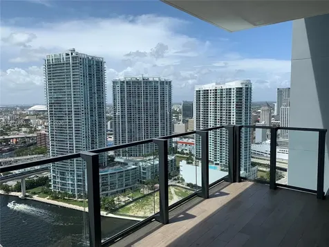 68 SE 6th Street Miami FL 33131