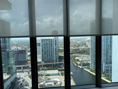 68 SE 6th Street Miami FL 33131