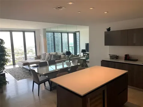 68 SE 6th Street Miami FL 33131