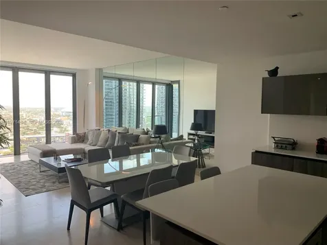 68 SE 6th Street Miami FL 33131