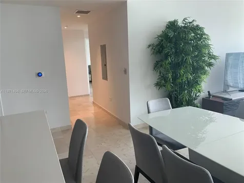 68 SE 6th Street Miami FL 33131