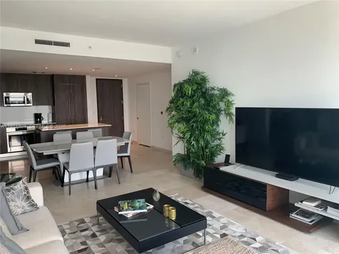 68 SE 6th Street Miami FL 33131