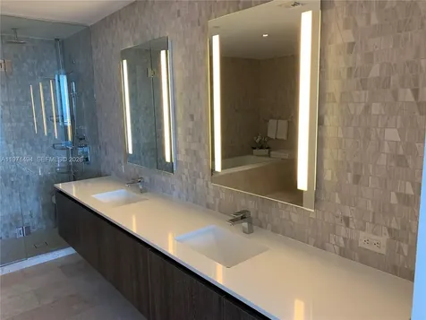 68 SE 6th Street Miami FL 33131