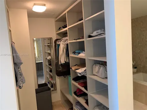 68 SE 6th Street Miami FL 33131