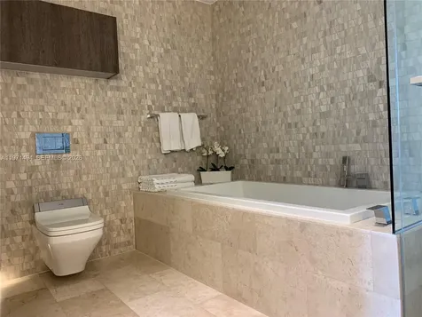 68 SE 6th Street Miami FL 33131