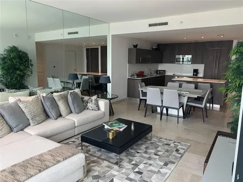 68 SE 6th Street Miami FL 33131