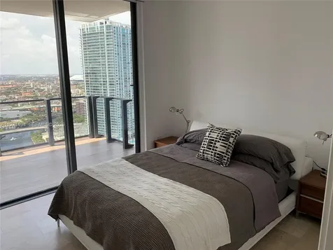 68 SE 6th Street Miami FL 33131