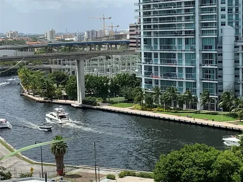 68 SE 6th Street Miami FL 33131