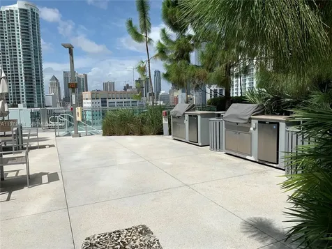 68 SE 6th Street Miami FL 33131