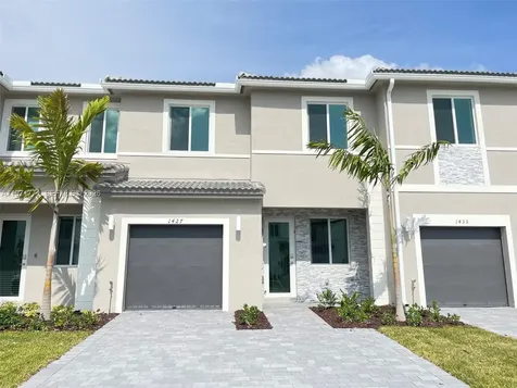 1427 SE 7th Terrace Homestead FL 33034