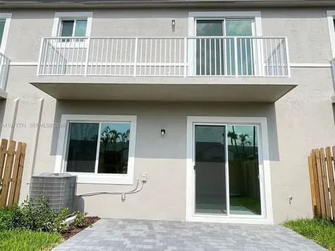 1427 SE 7th Terrace Homestead FL 33034