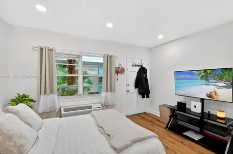 911 Meridian Avenue Miami Beach FL 33139